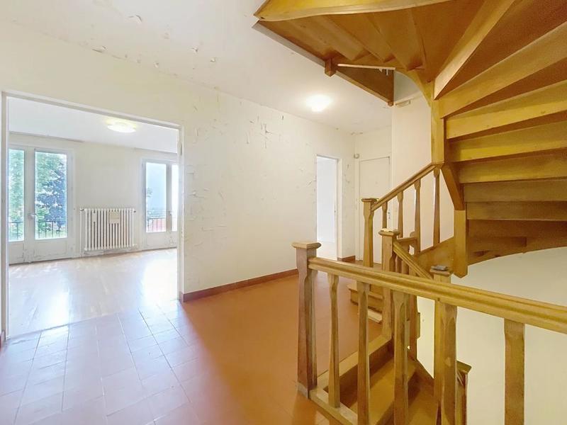 Maison - 232 m² - 9 pièces