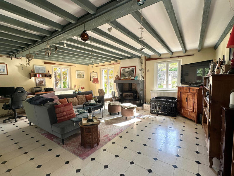 Maison - 180 m² - 9 pièces