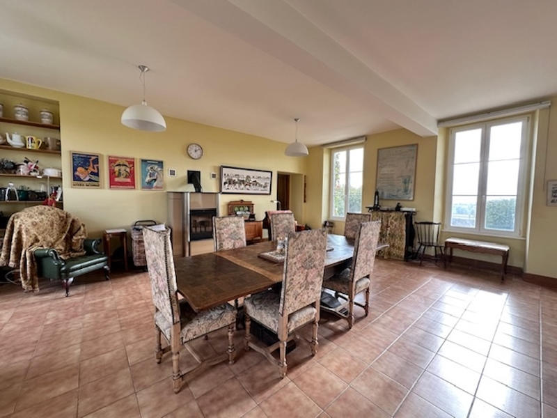 Maison - 297 m² - 8 pièces