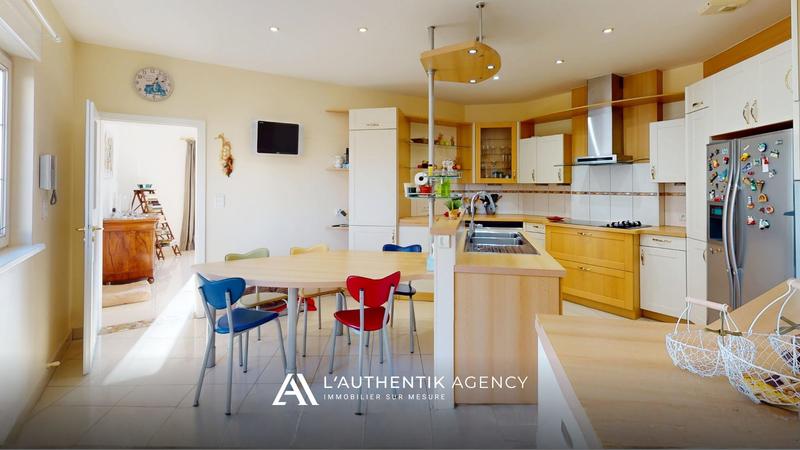 Villa - 366 m² - 8 pièces