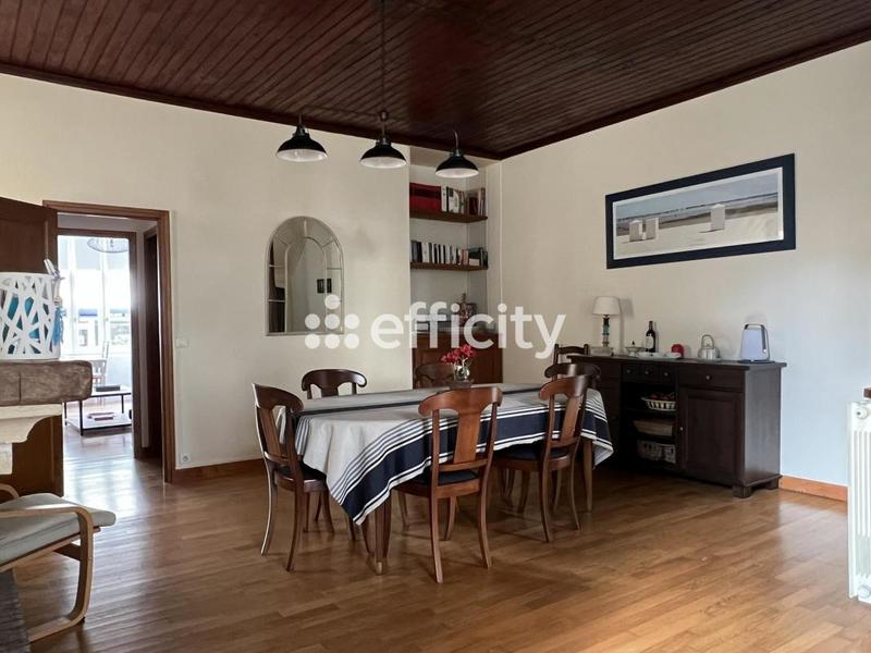 Maison - 230 m² - 7 pièces