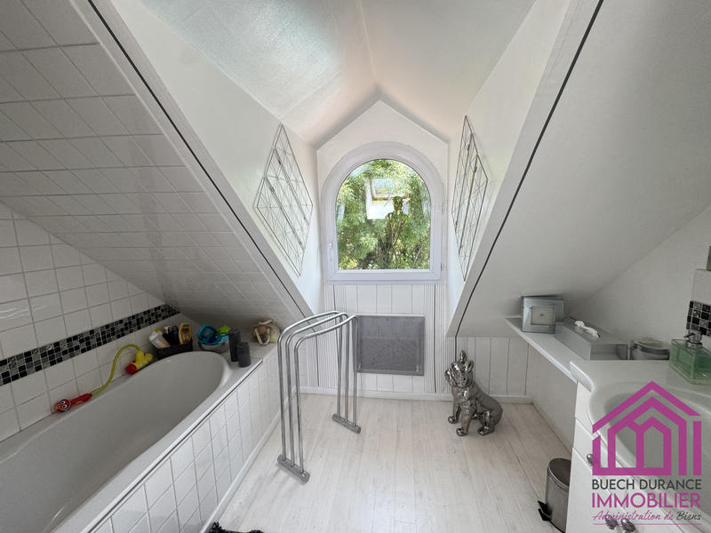 Villa - 233 m² - 6 pièces