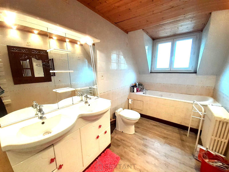 Maison - 200 m² - 7 pièces