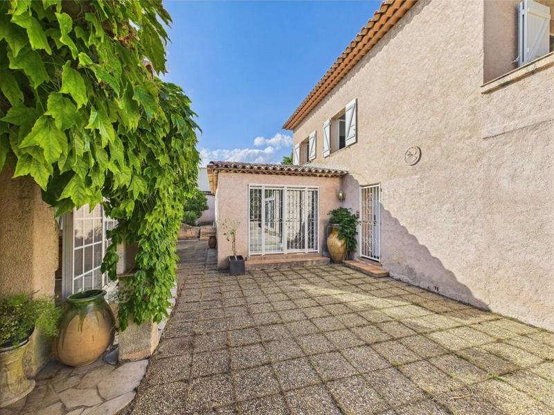 Propriété - 163 m² - 5 pièces