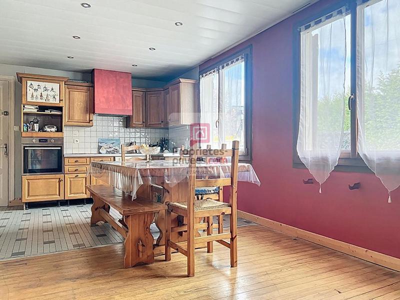 Maison - 227 m² - 9 pièces