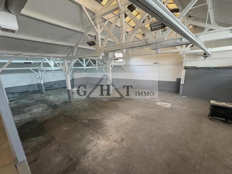 Entrepôt - 874 m²