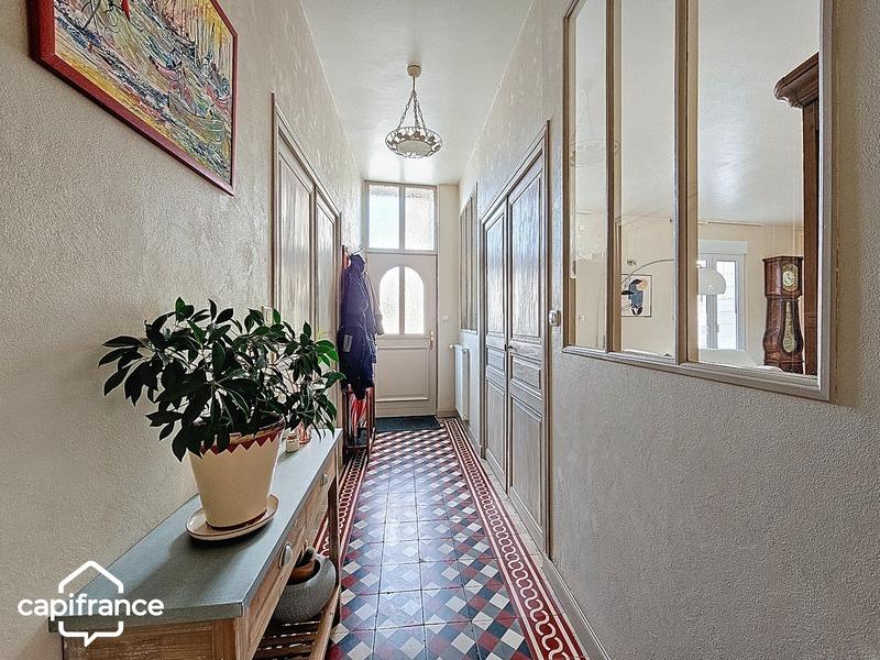 Maison - 243 m² - 8 pièces