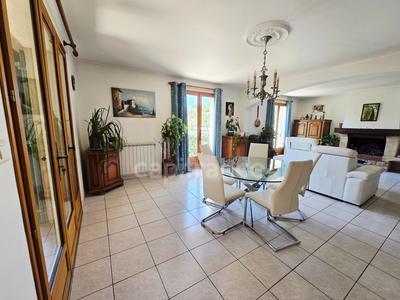 Maison - 182 m² - 7 pièces