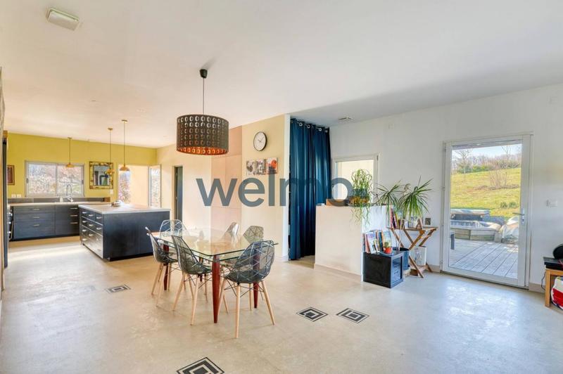 Maison - 360 m² - 10 pièces