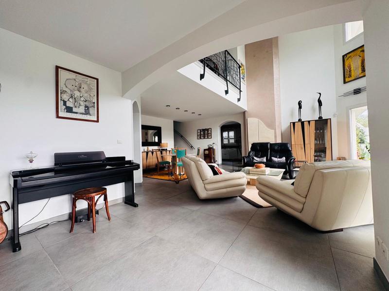 Maison - 203 m² - 6 pièces