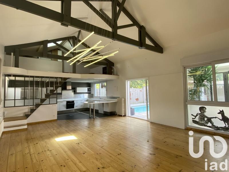 Maison - 210 m² - 7 pièces