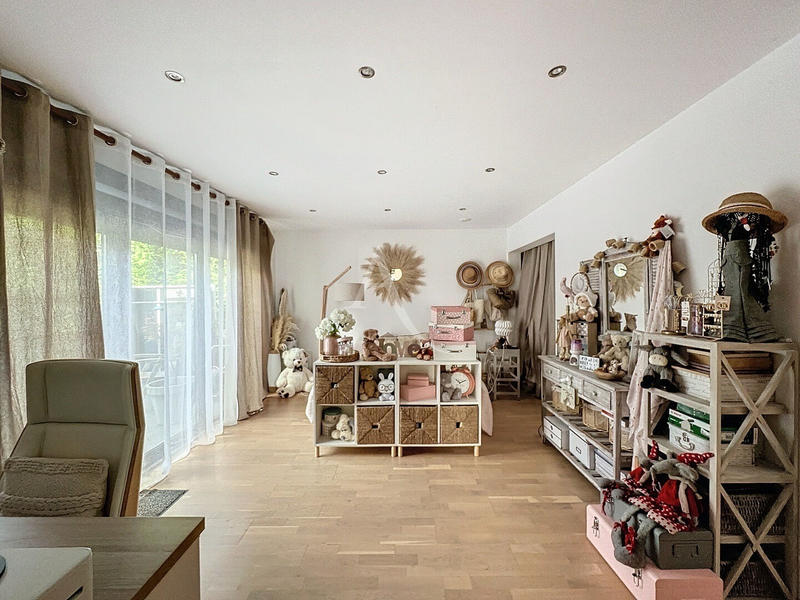 Maison - 225 m² - 8 pièces