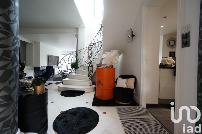 Maison - 280 m² - 7 pièces