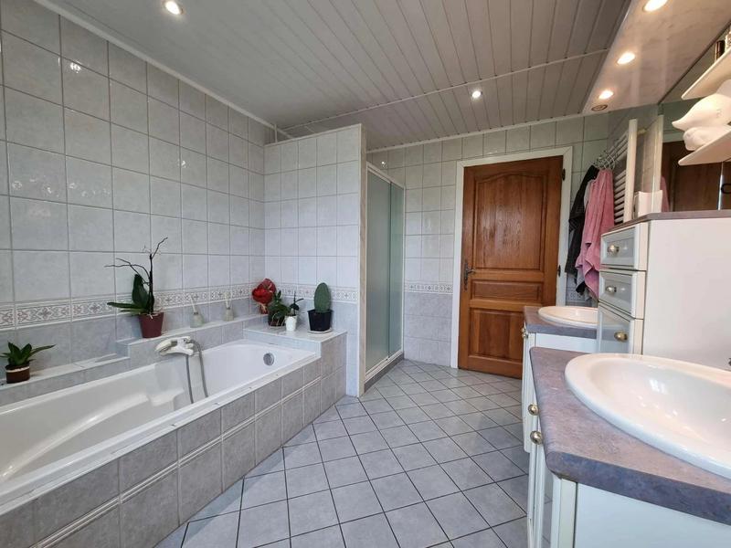 Maison traditionnelle - 200 m² - 7 pièces