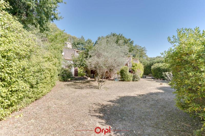 Propriété - 205 m² - 6 pièces