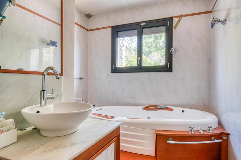 Maison - 210 m² - 8 pièces