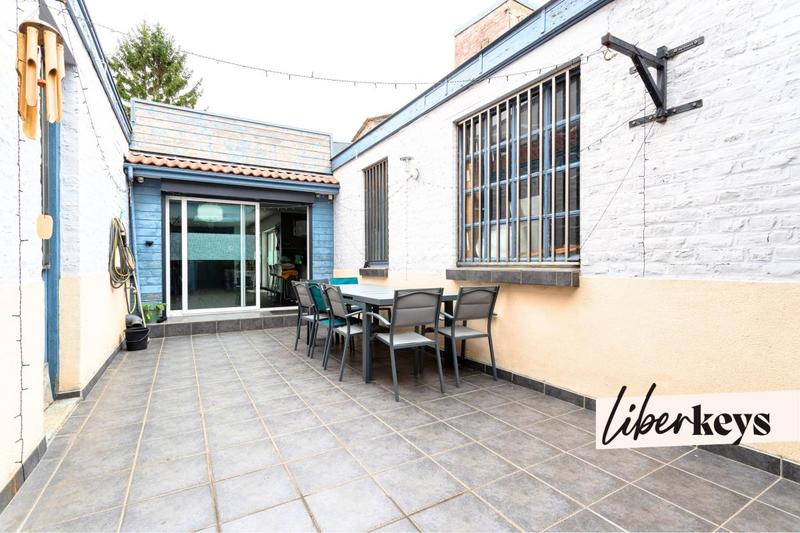 Maison - 208 m² - 8 pièces