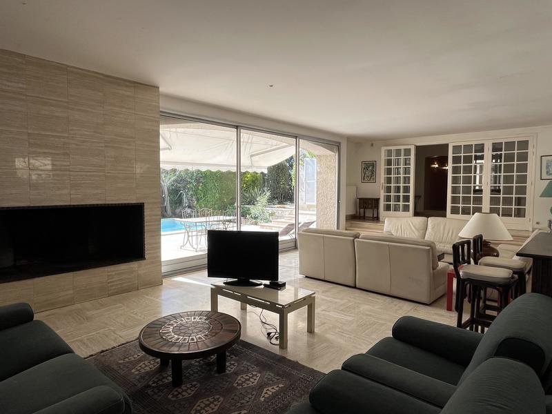 Maison traditionnelle - 300 m² - 7 pièces