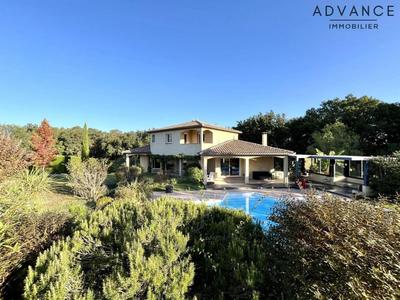 Maison - 172 m² - 6 pièces