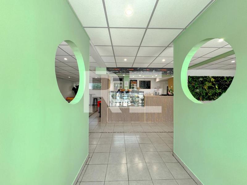 Local commercial - 109 m² - 6 pièces