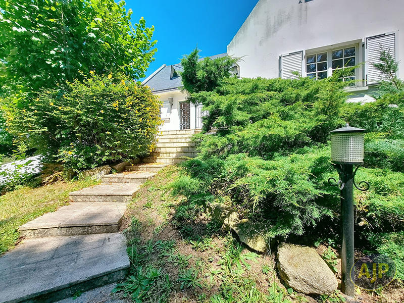 Maison - 177 m² - 7 pièces