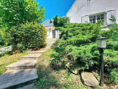 Maison - 177 m² - 7 pièces