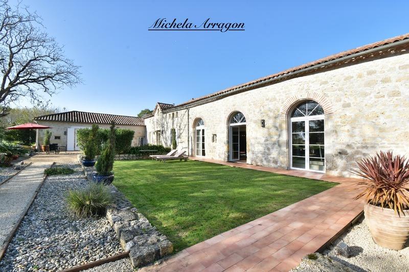 Propriété - 475 m² - 11 pièces