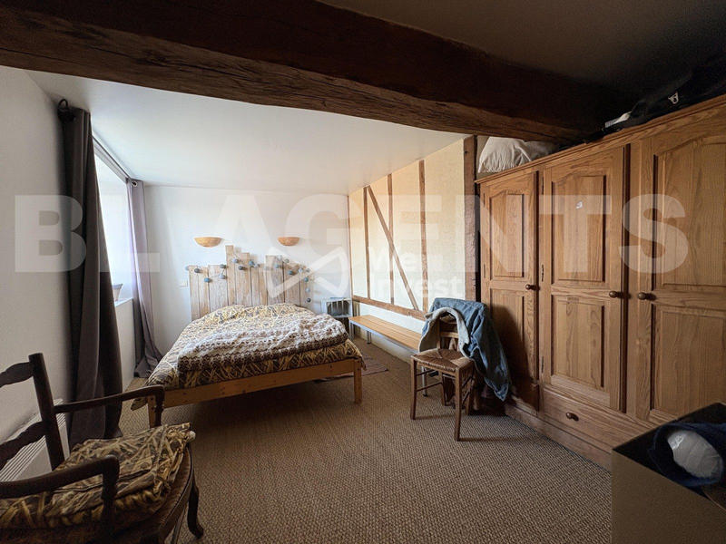 Maison - 235 m² - 9 pièces