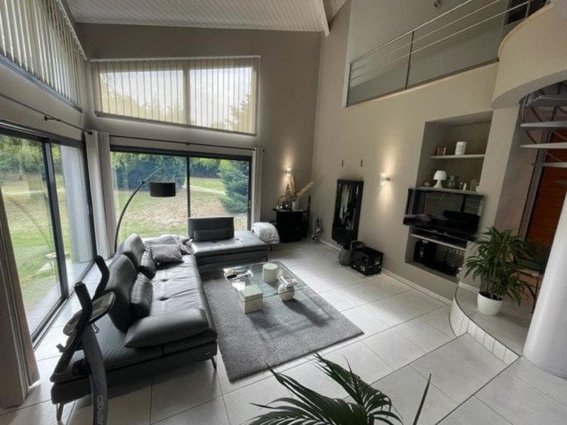 Maison - 300 m² - 11 pièces