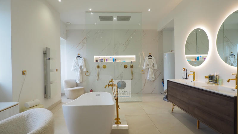 Appartement - 371 m² - 11 pièces