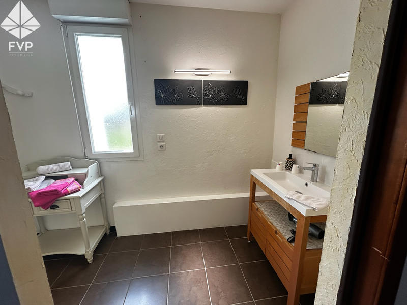 Maison - 250 m² - 8 pièces