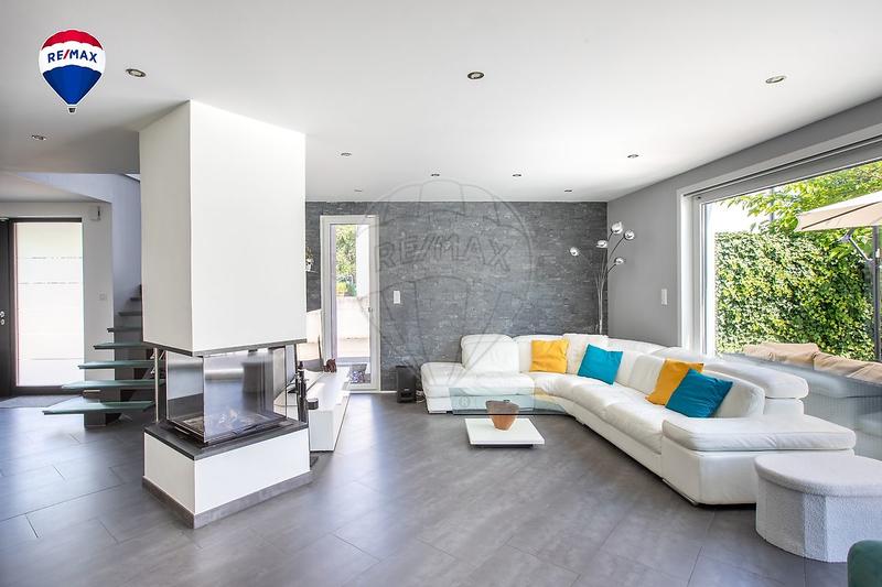 Maison - 203 m² - 7 pièces