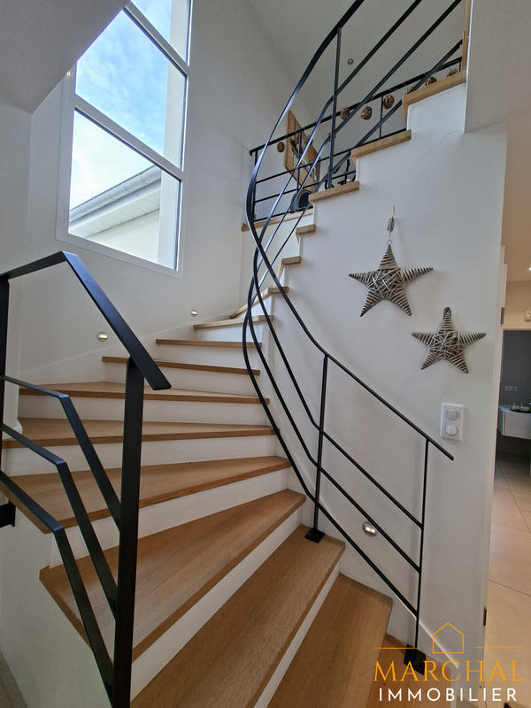 Villa - 294 m² - 10 pièces