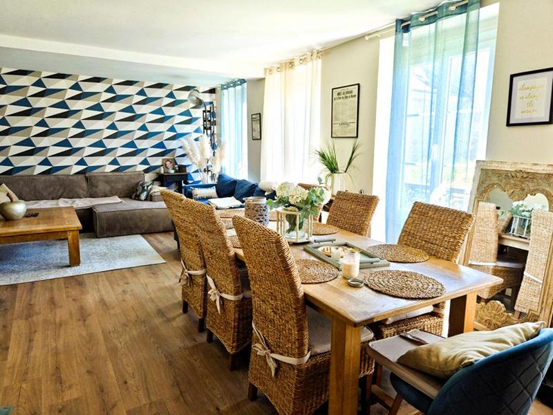 Maison - 165 m² - 8 pièces