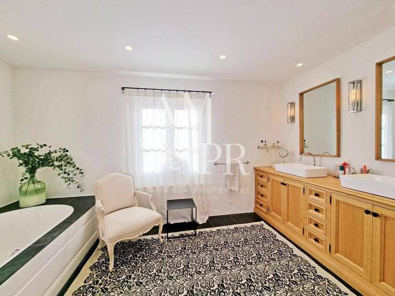 Maison - 290 m² - 7 pièces