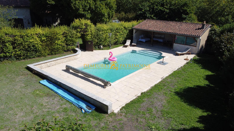 Maison - 250 m² - 7 pièces