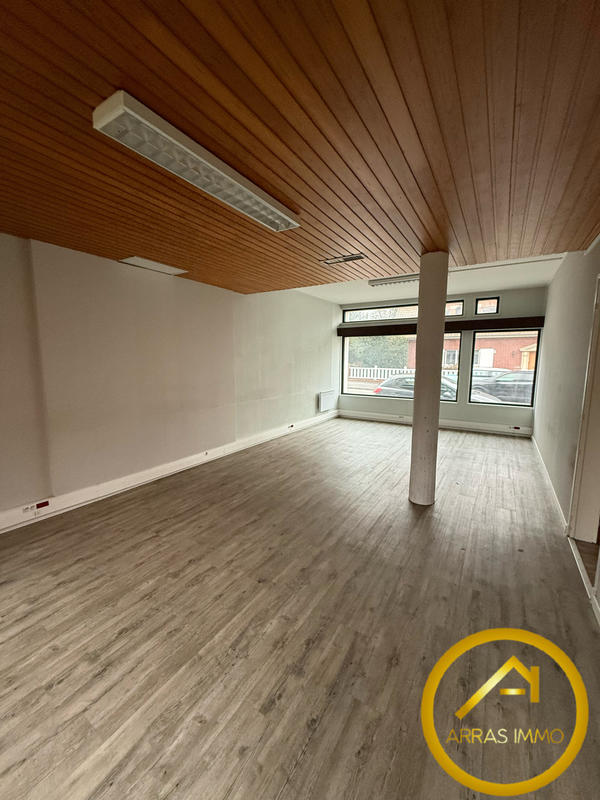Local commercial - 210 m² - 6 pièces