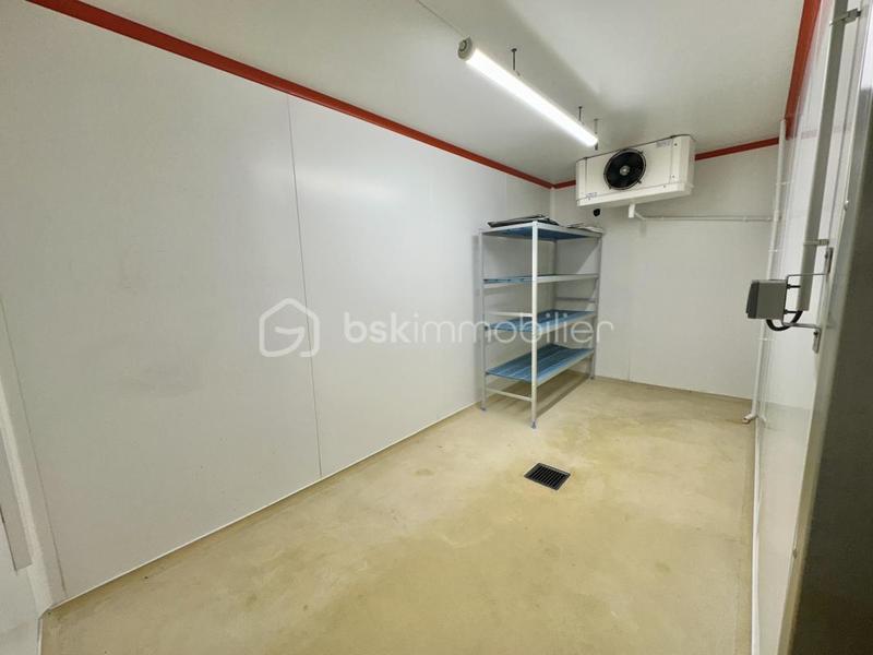 Local commercial - 272 m² - 12 pièces