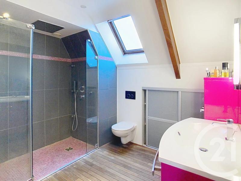 Maison - 243 m² - 9 pièces