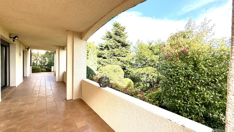 Maison - 330 m² - 12 pièces