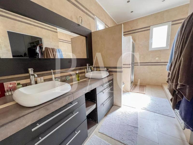 Villa - 310 m² - 8 pièces