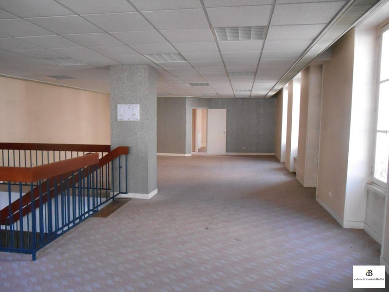 Local commercial - 243 m²