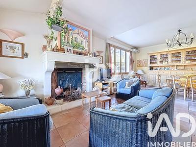 Maison - 241 m² - 10 pièces