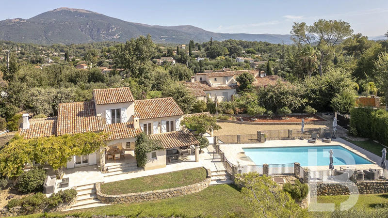 Villa - 196 m² - 6 pièces