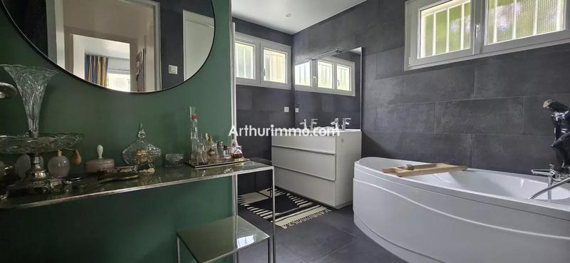 Maison - 200 m² - 6 pièces