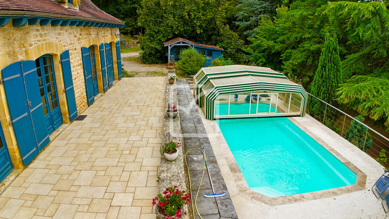 Maison - 336 m² - 12 pièces