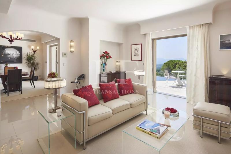 Propriété - 956 m² - 18 pièces