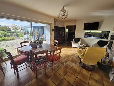 Maison - 180 m² - 6 pièces