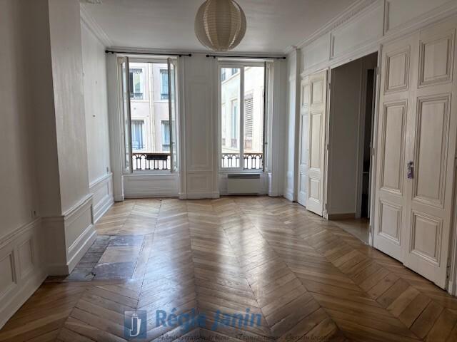 Appartement - 80 m² - 2 pièces