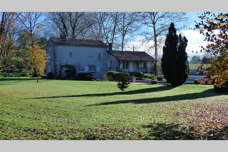 Propriété - 213 m² - 7 pièces